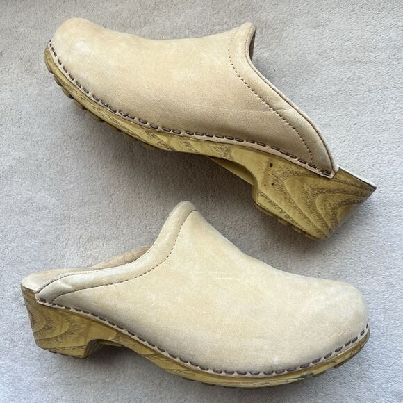 New Terrain Tan Suede Mule Clogs Slip On Women 9 Faux Wood Heel Boho Hippie - Picture 1 of 15